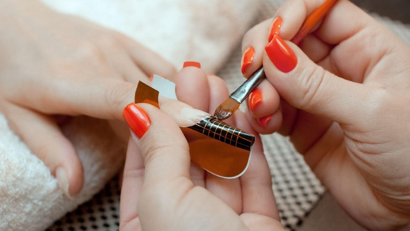 Las uñas acrílicas duran más