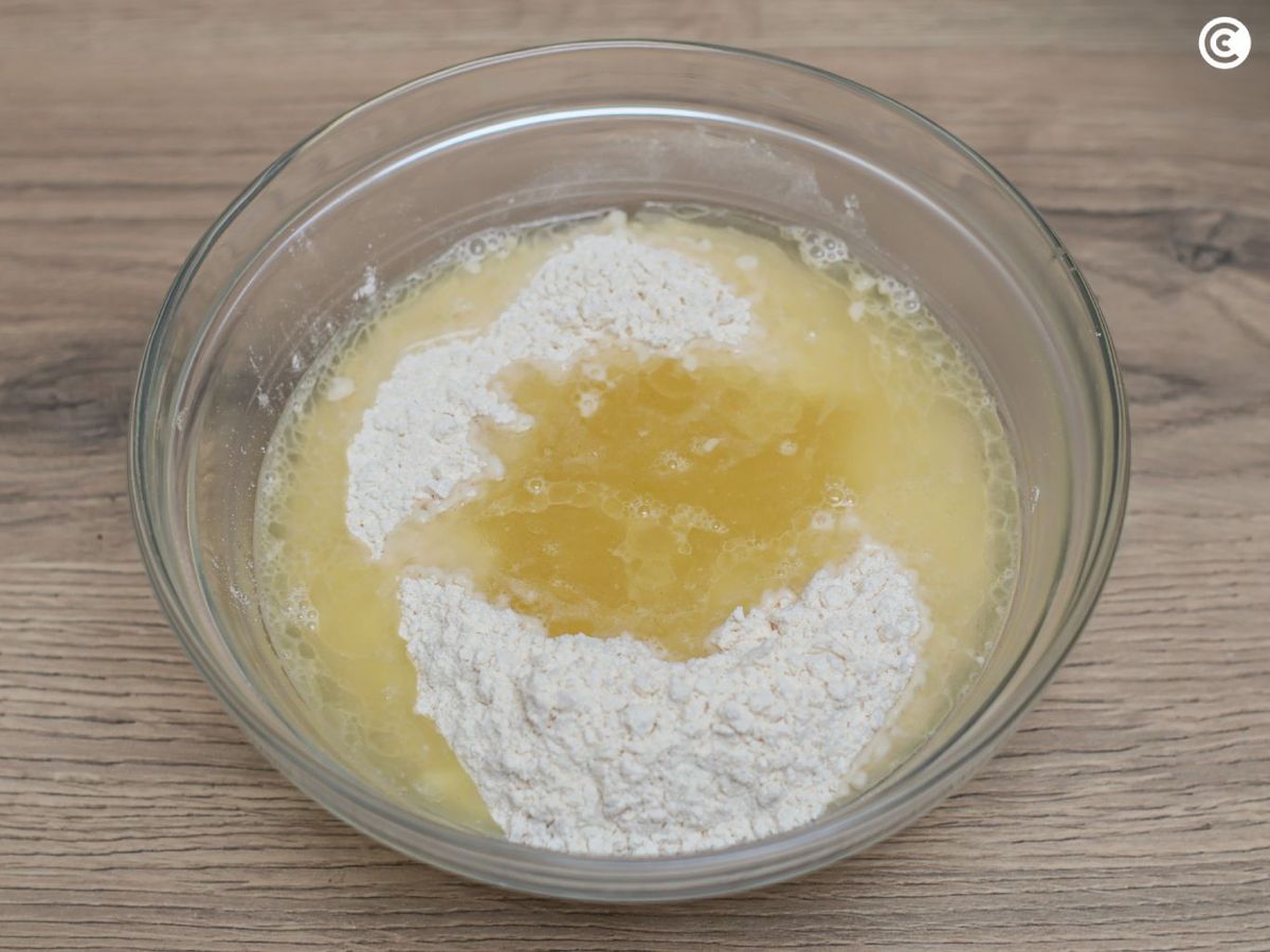 Mezclar los ingredientes de las sopaipas