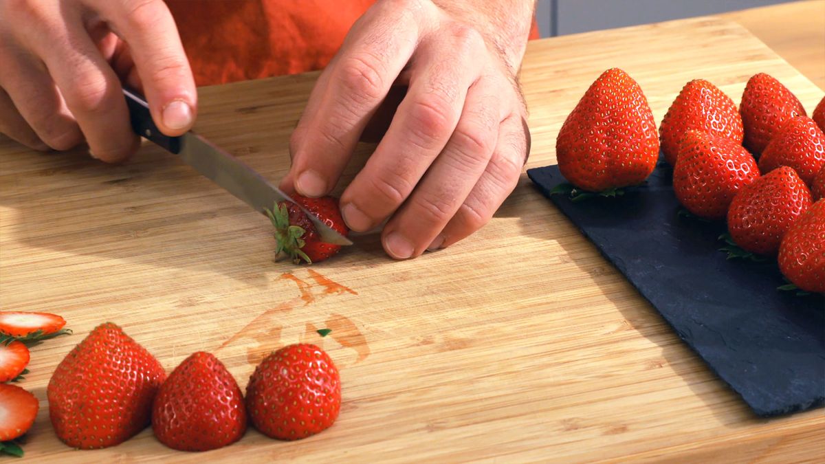 Batido de fresa, piña y coco   paso 1