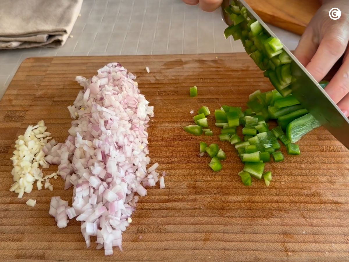 Corta las verduras en trozos pequeños