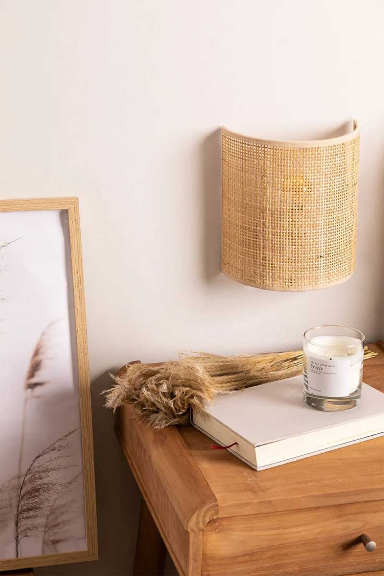 Lámpara de pared de fibras naturales Itse. Lámpara de pared de fibras naturales Itse.