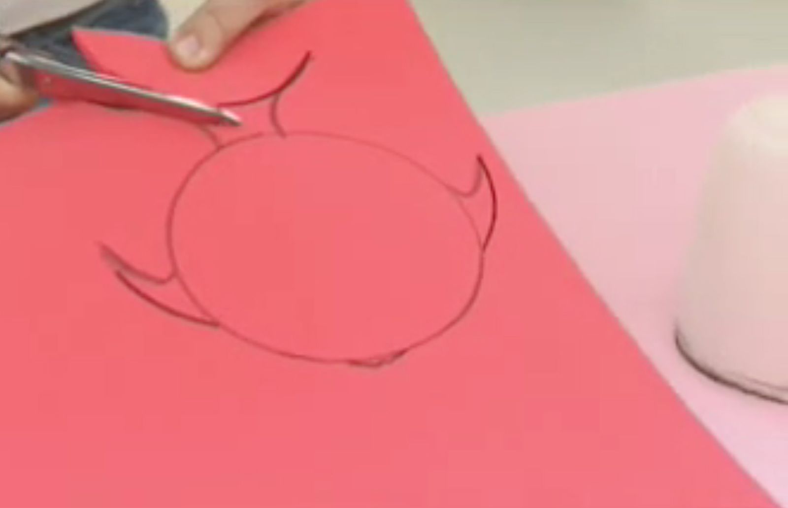 Cómo hacer un móvil colgante para bebés paso 2 Cómo hacer un móvil colgante para bebés paso 2
