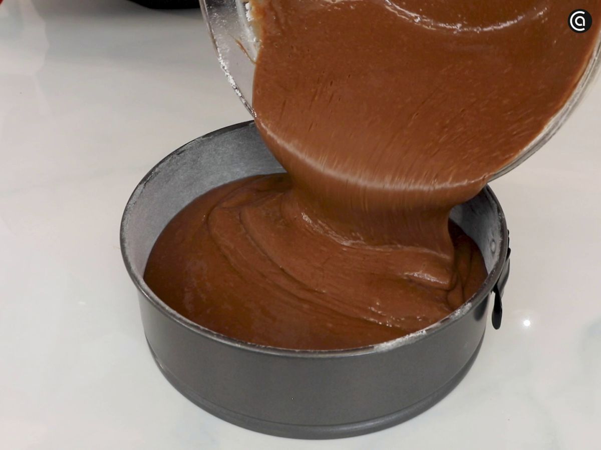 Deja reposar tu tarta de capuchino 10 minutos antes de retirarla del molde