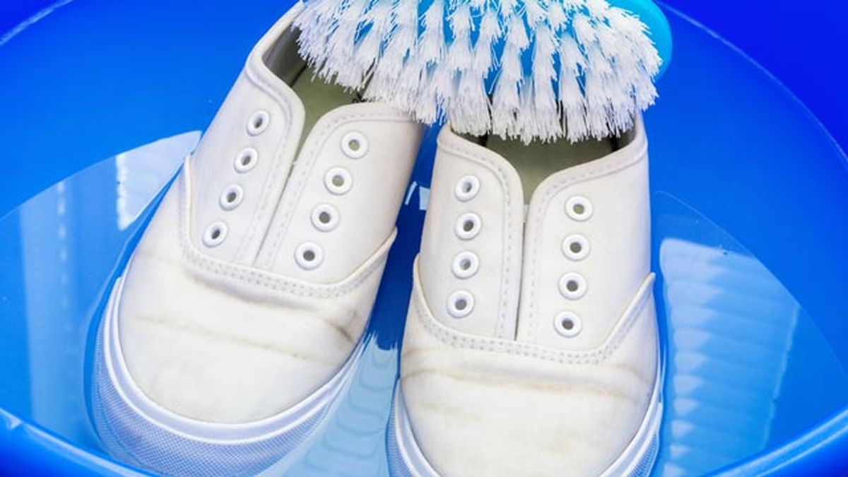 como limpiar las zapatillas playeras blancas