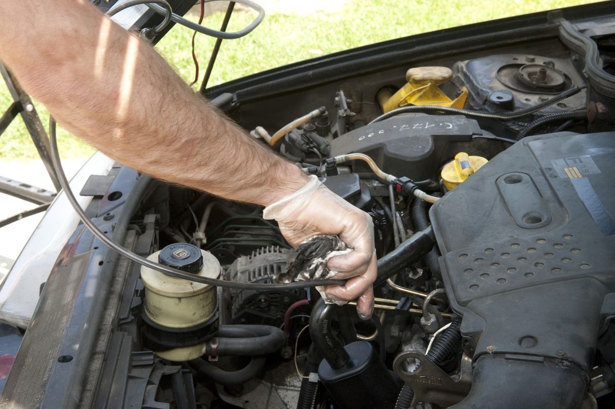 brico 0619 2 cambiar aceite coche paso 9