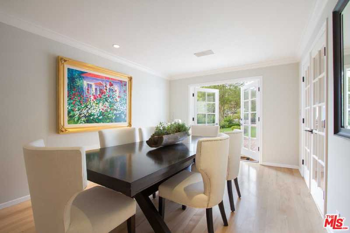 El comedor de la casa de Timothée Chalamet.