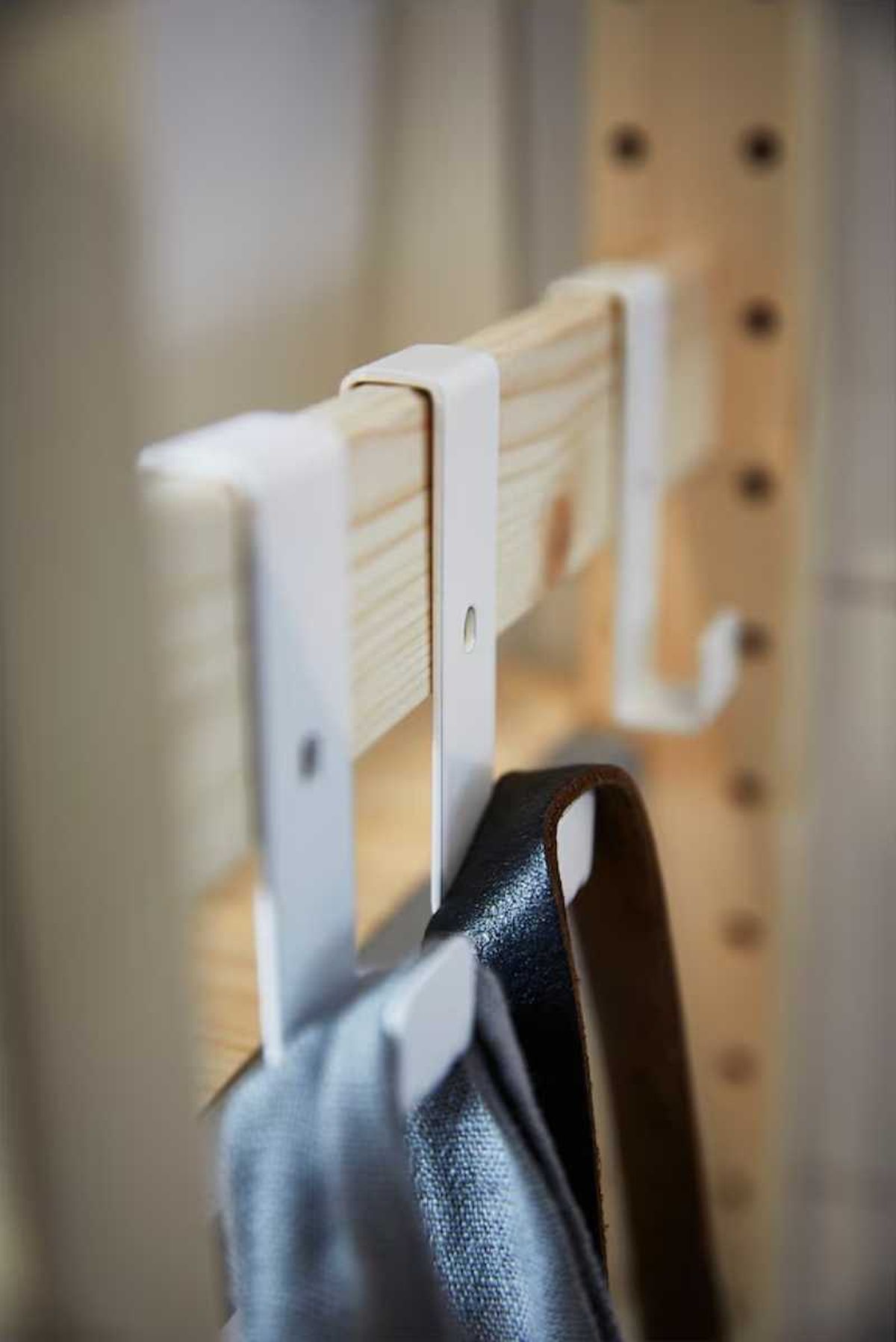 Ganchos para organizar armarios.