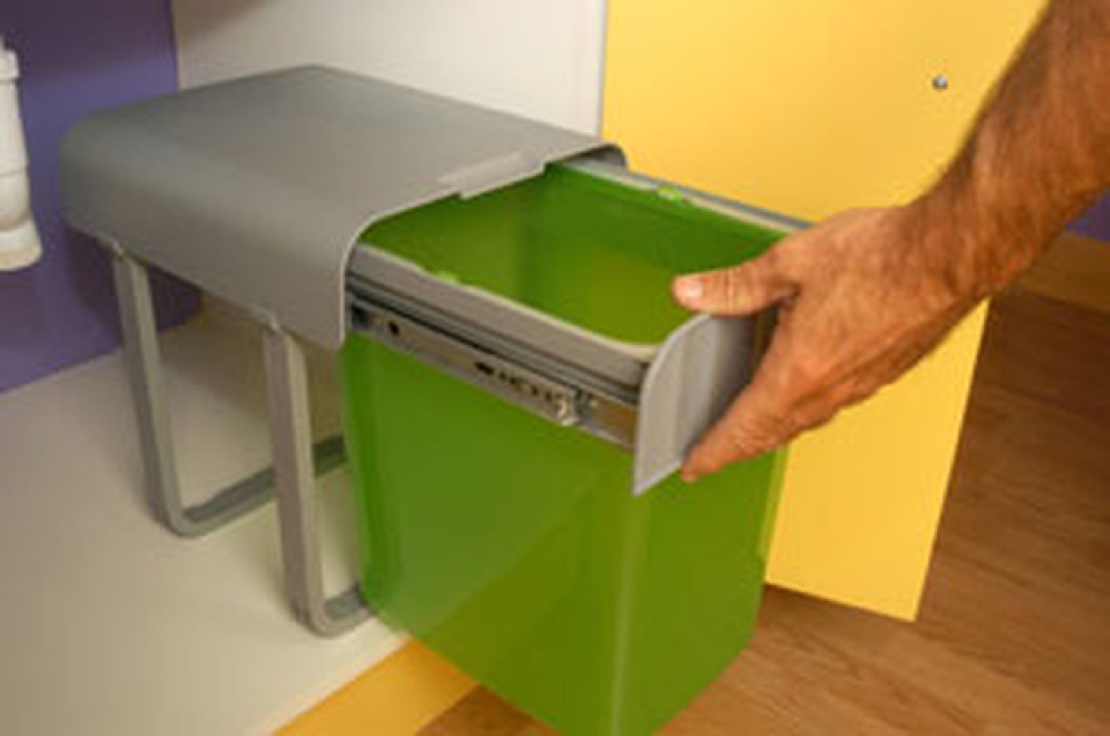 brico 0310 2 colocacion cubo basura cocina xl
