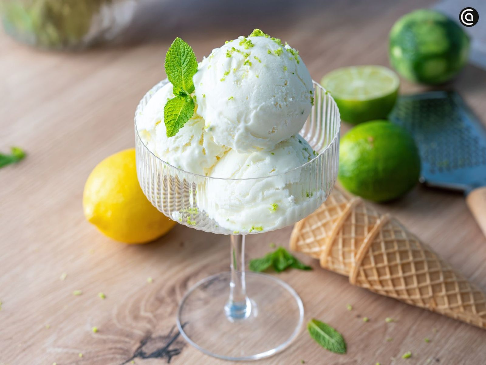 Esta receta rápida de helado de limón se prepara en minutos