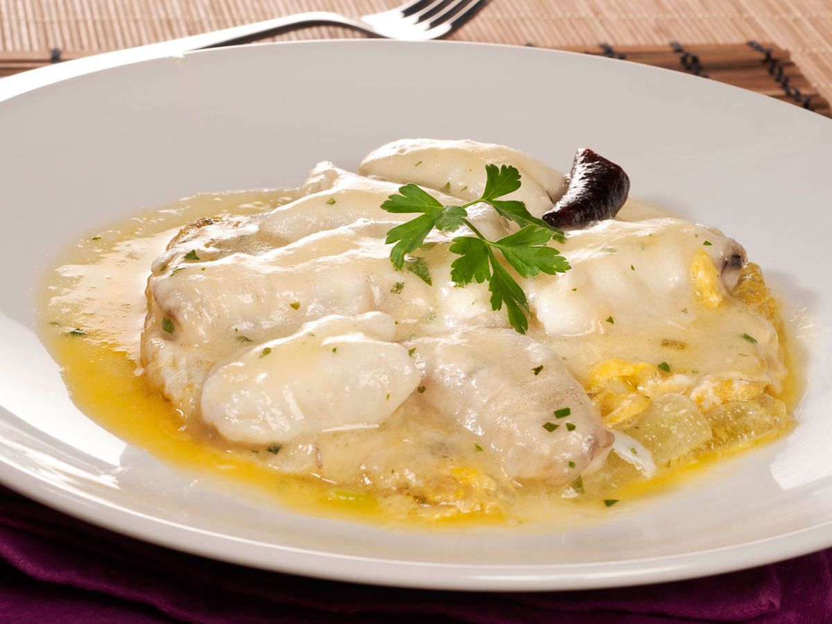 Kokotxas al pilpil sobre tortillas de borrajas