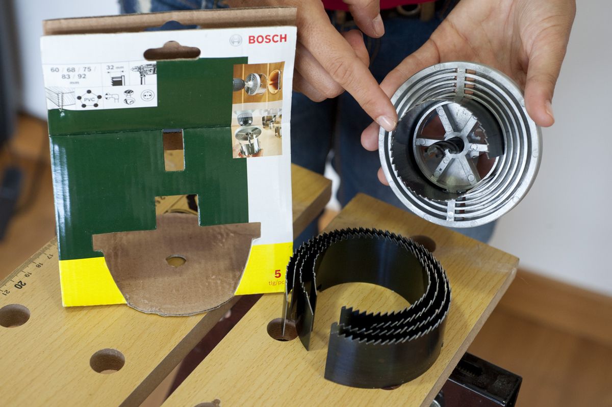 Bricomania 665 Colocar tapa pasacables p1