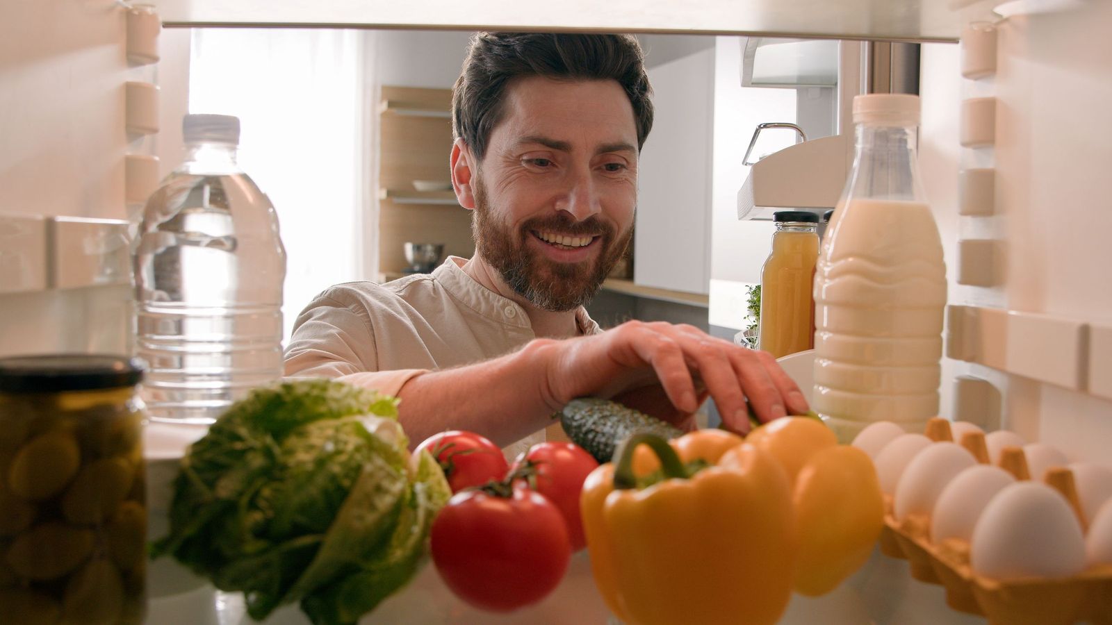 Cada zona del frigorífico enfría de una manera diferente Cada zona del frigorífico enfría de una manera diferente