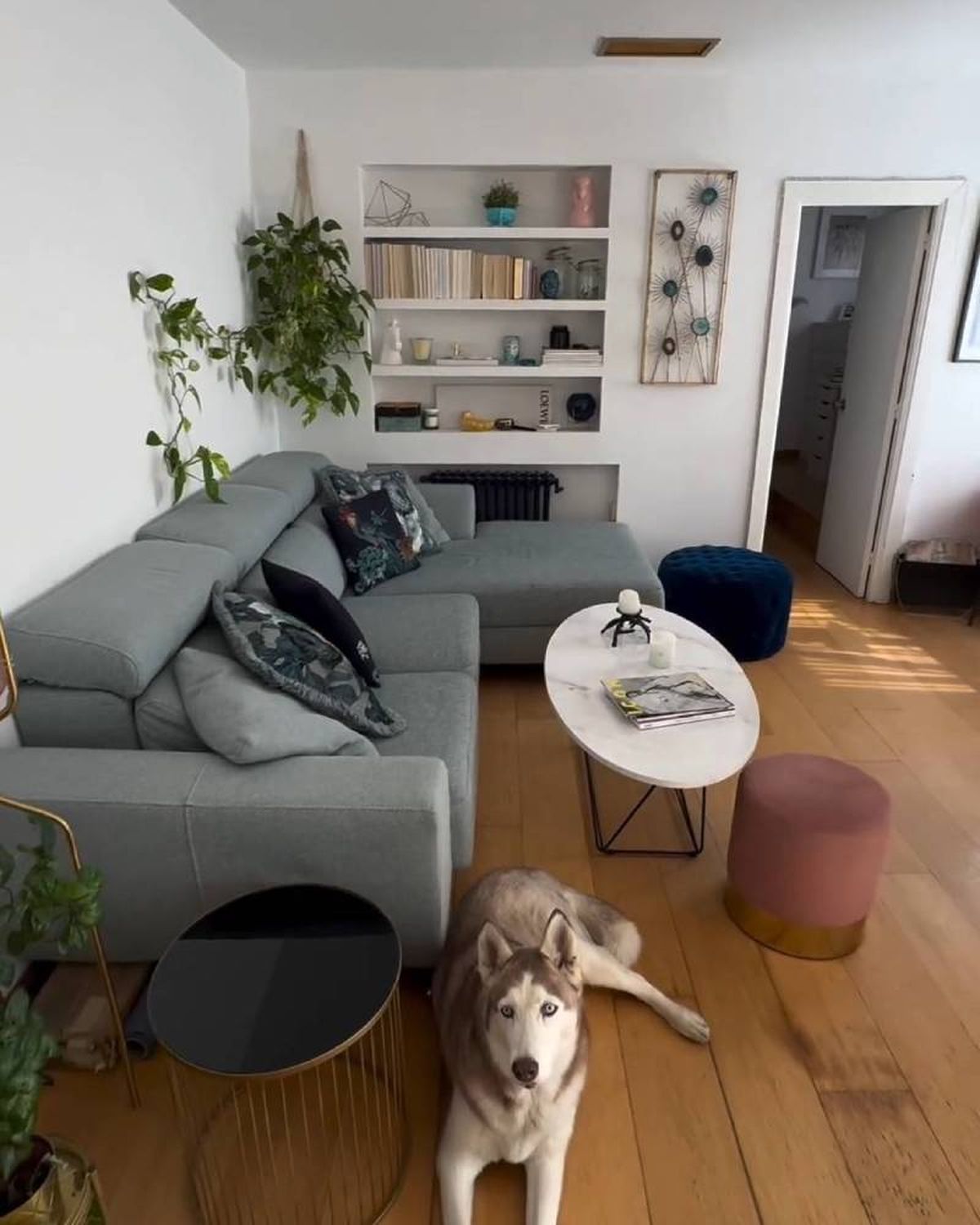 El salón de la casa de Madrid de Penélope Guerrero.