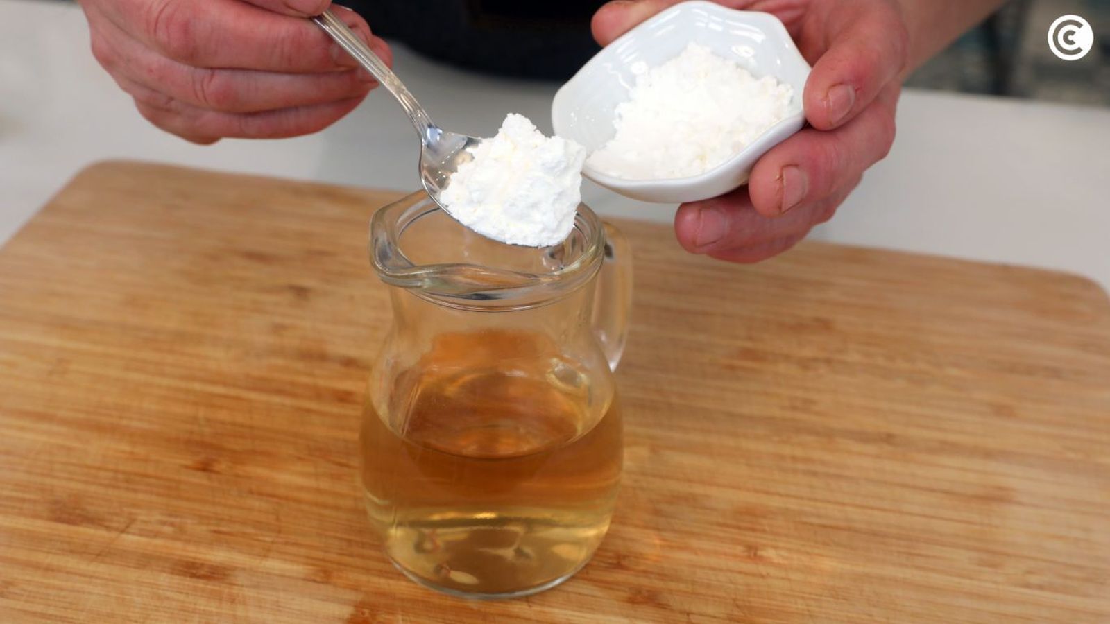 Disolver la maicena en caldo