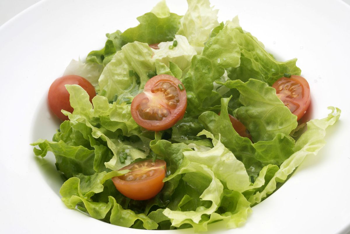 5889 2 Ensalada de lechuga, cherrys y cebollino xl