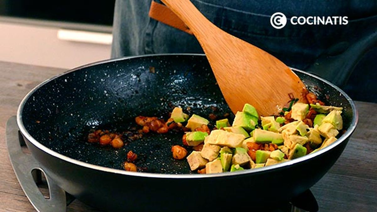 Receta de rollitos de gambas y aguacate  paso 3