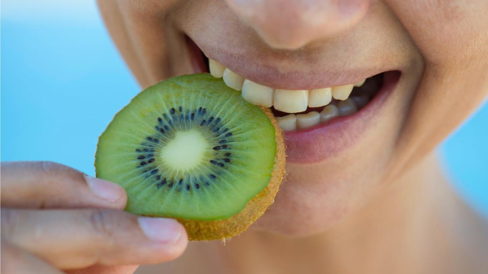 ¿Qué frutas se pueden comer con piel?