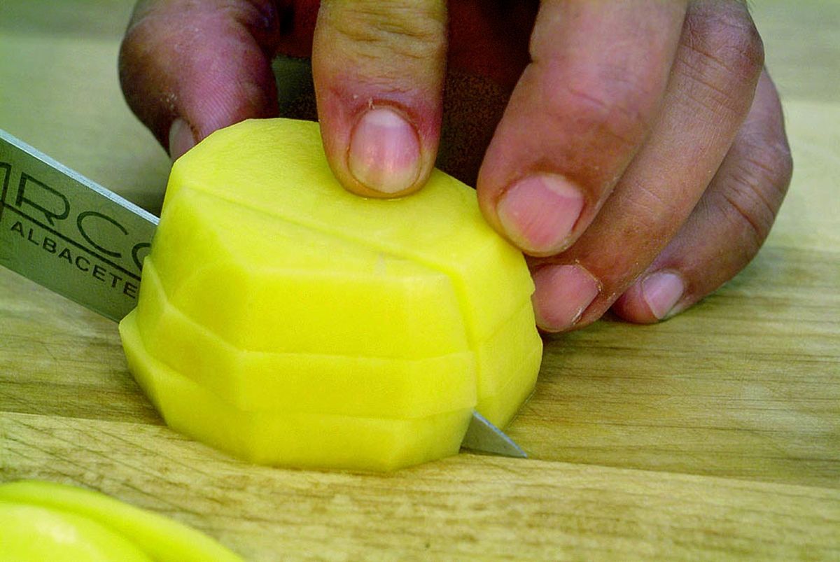 receta pelar cortar patata paso12