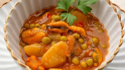 Guiso de mejillones con guisantes, receta de Karlos Arguiñano
