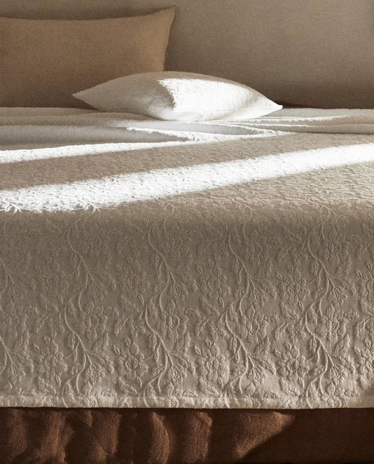 colcha bordado flores zara home