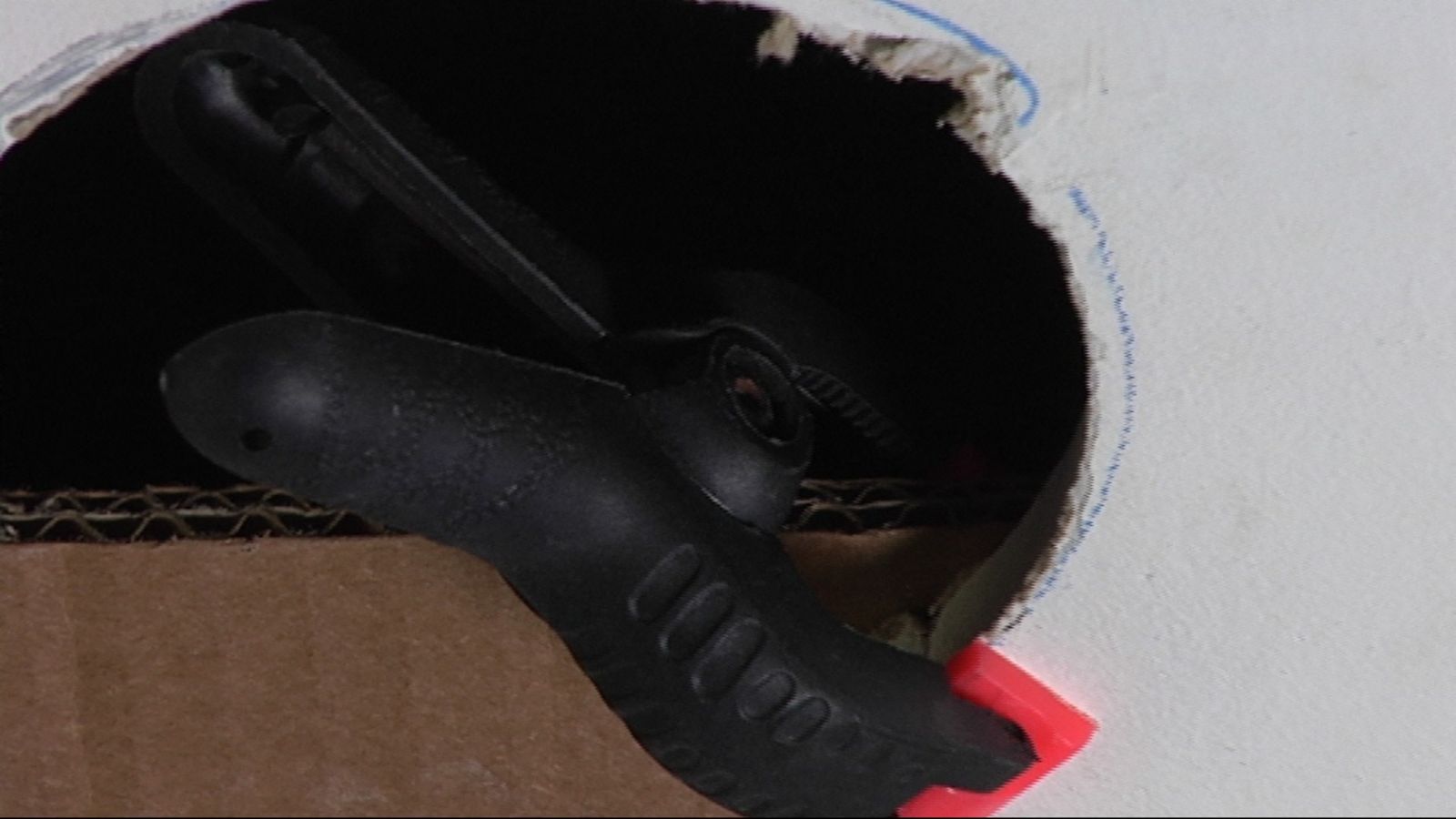 Sustituir foco encastrado paso 4 Sustituir foco encastrado paso 4