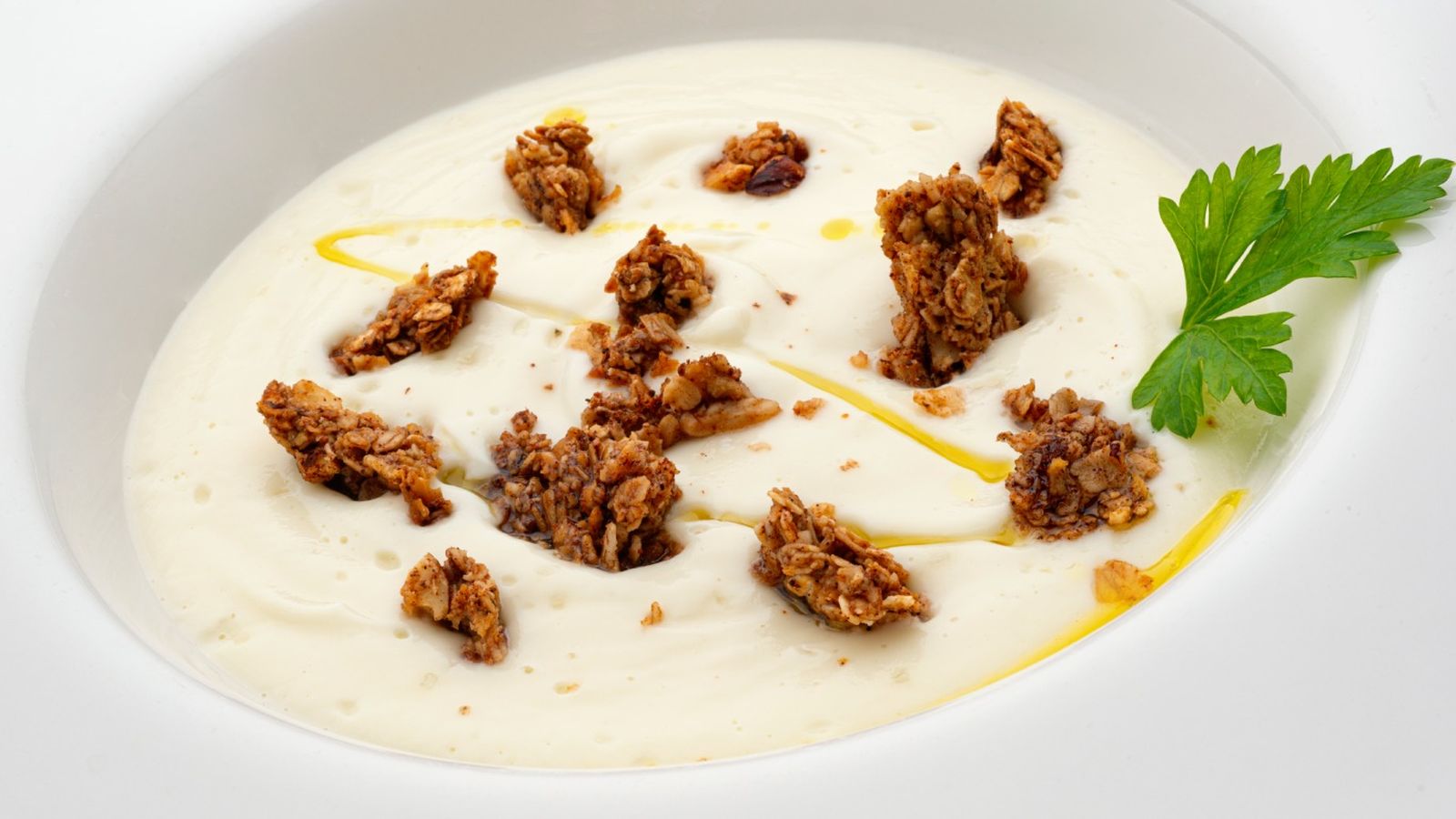 Crema de coliflor con granola de avena