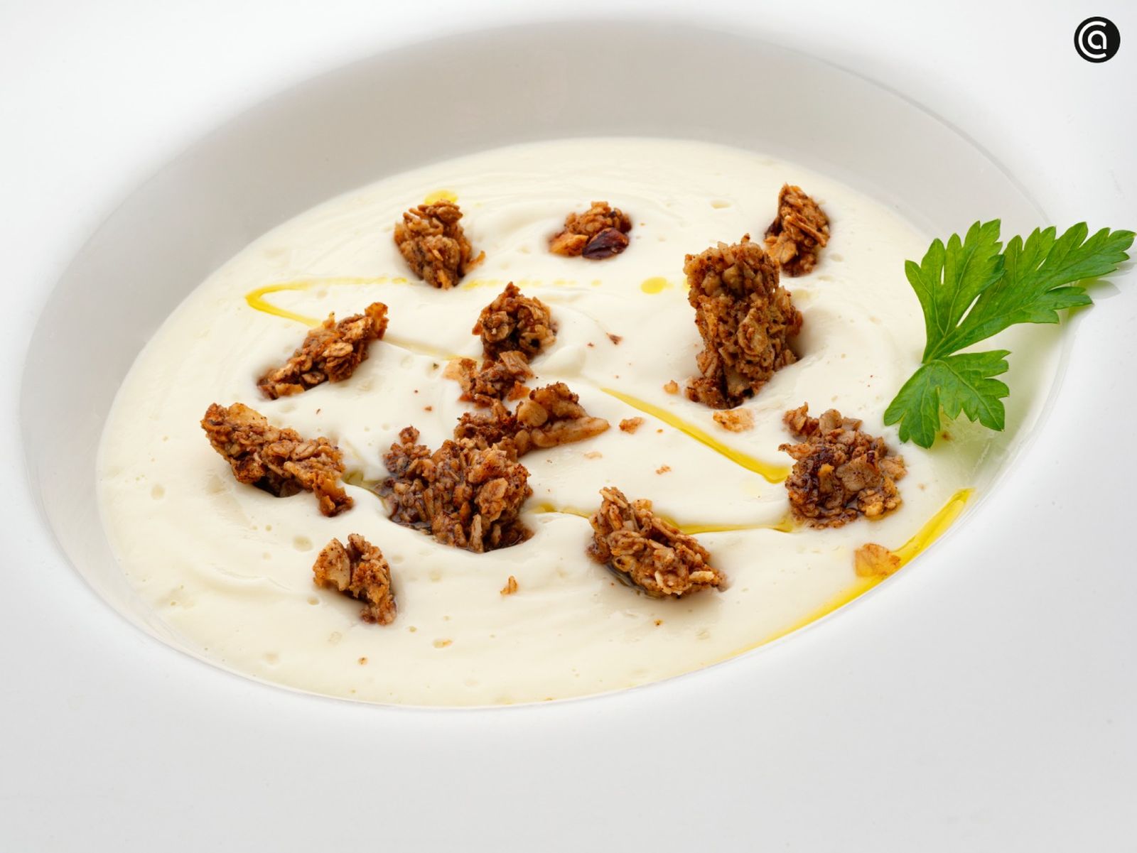 Crema de coliflor con granola de avena, receta nutritiva de Joseba Arguiñano