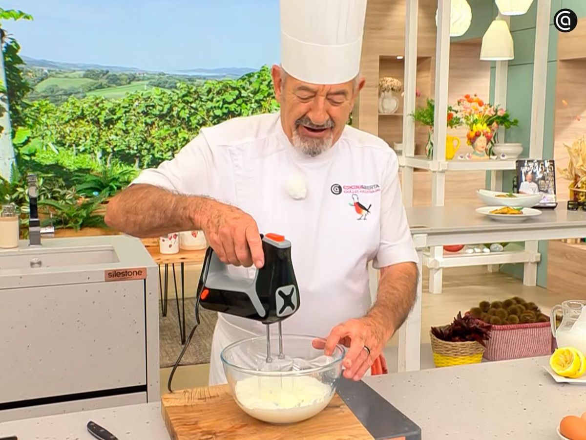 Bate la nata bien fría hasta montarla