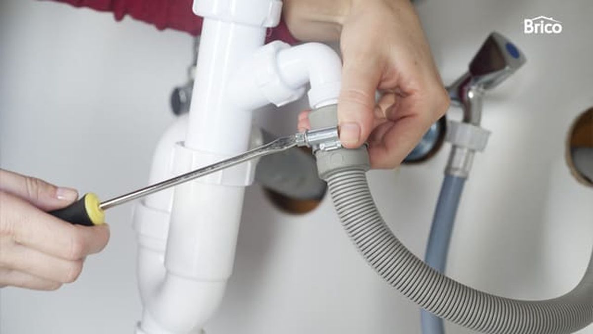 Bricomania 687 Instalar lavavajillas paso11