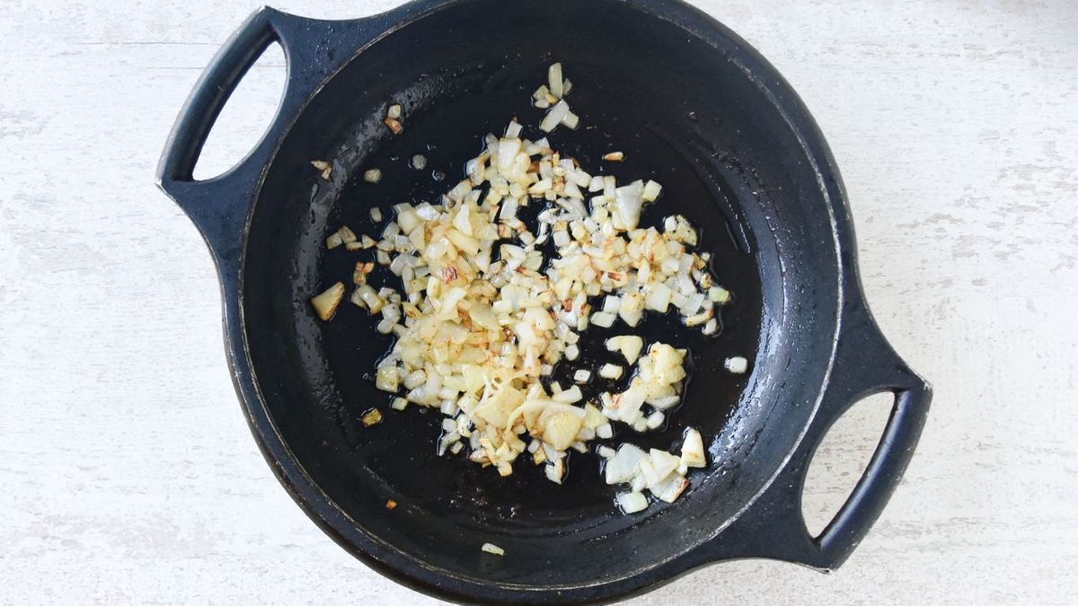 Sofrito de cebolla y ajo