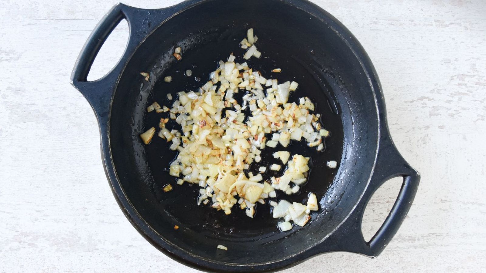Sofrito de cebolla y ajo Sofrito de cebolla y ajo