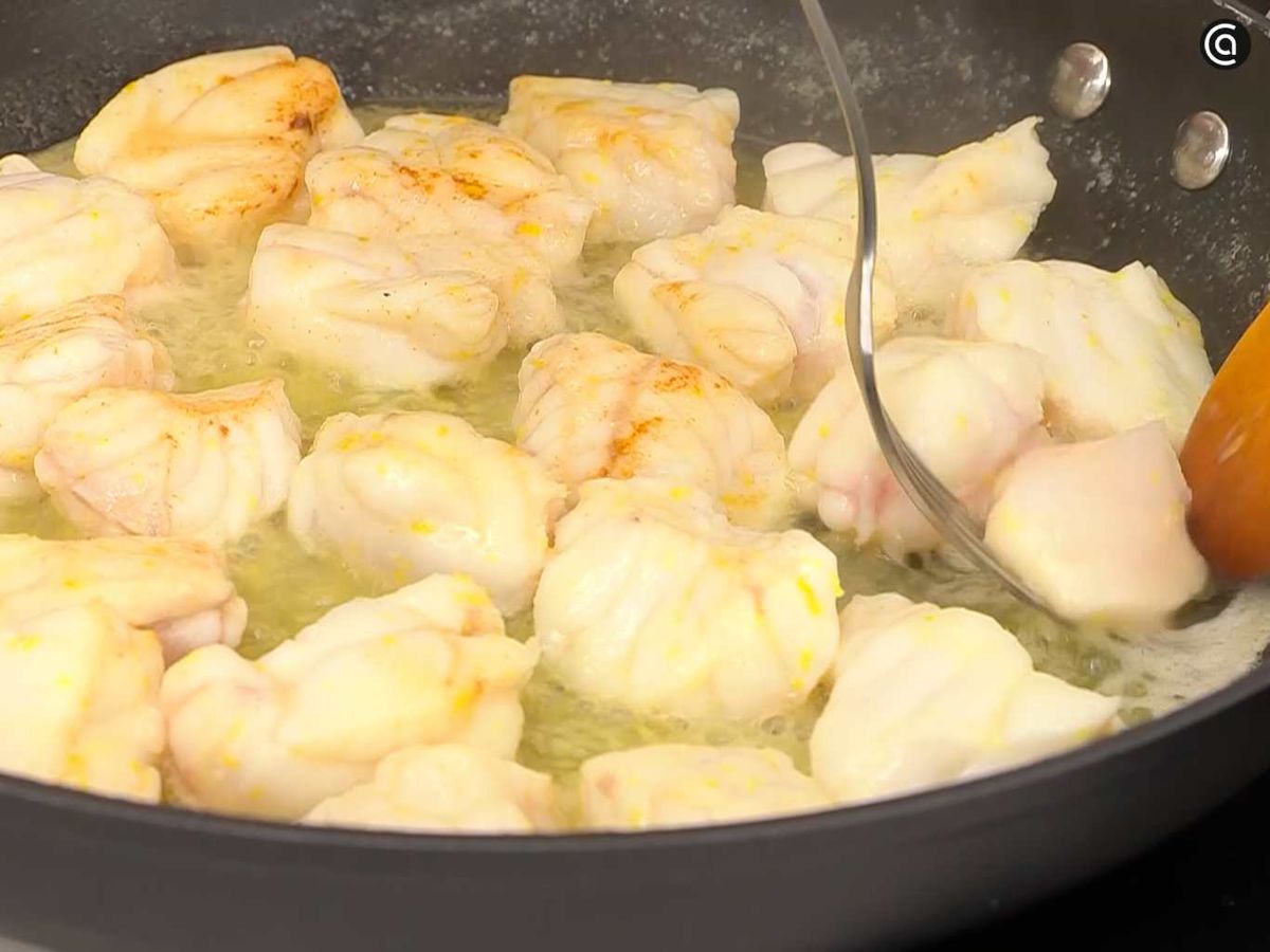 Cocina los lomos de rape