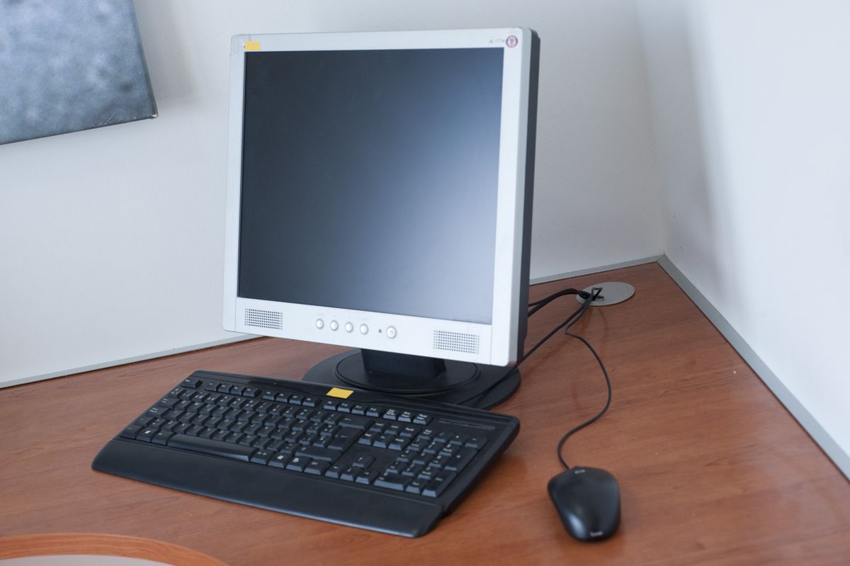 Bricomania 665 Colocar tapa pasacables p8