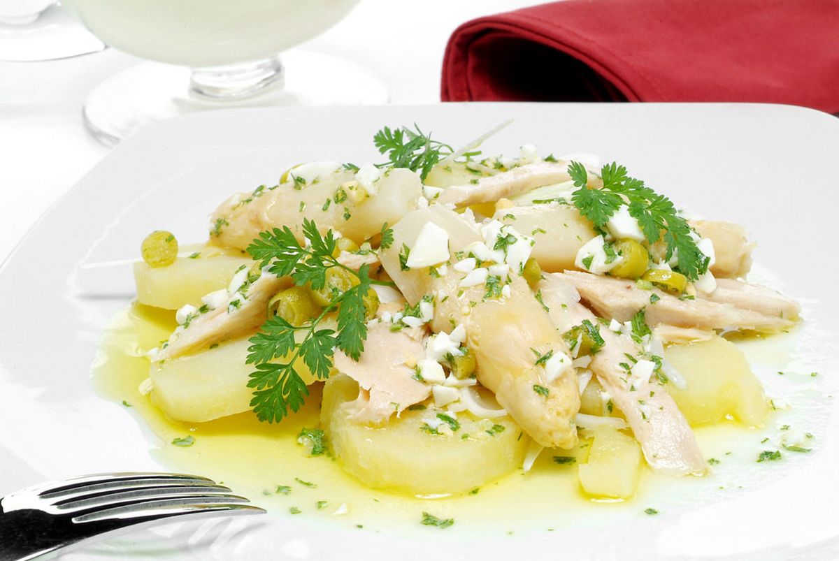 Ensalada de patata con huevo duro en vinagreta