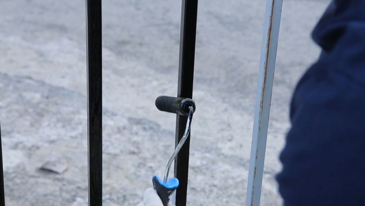 Cómo pintar una verja oxidada paso 5