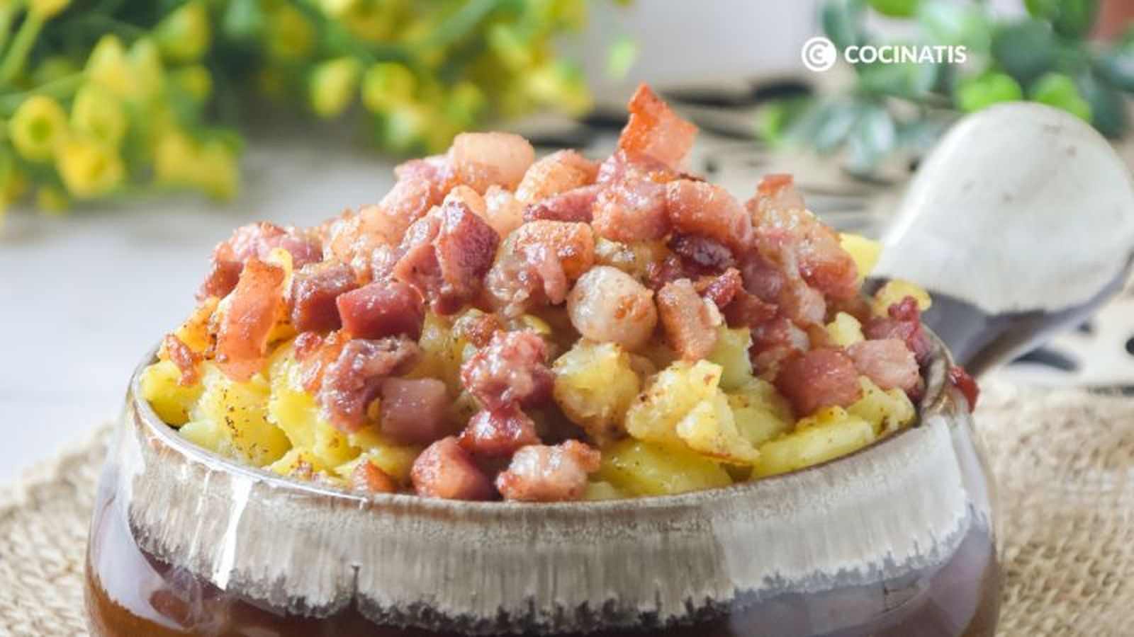 Cazuela de patatas revolconas Cazuela de patatas revolconas