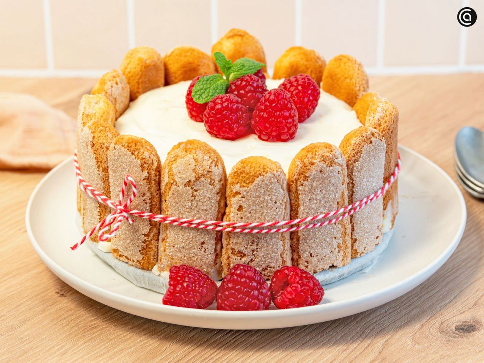 Charlota de leche condensada y limón, el postre cremoso sin horno