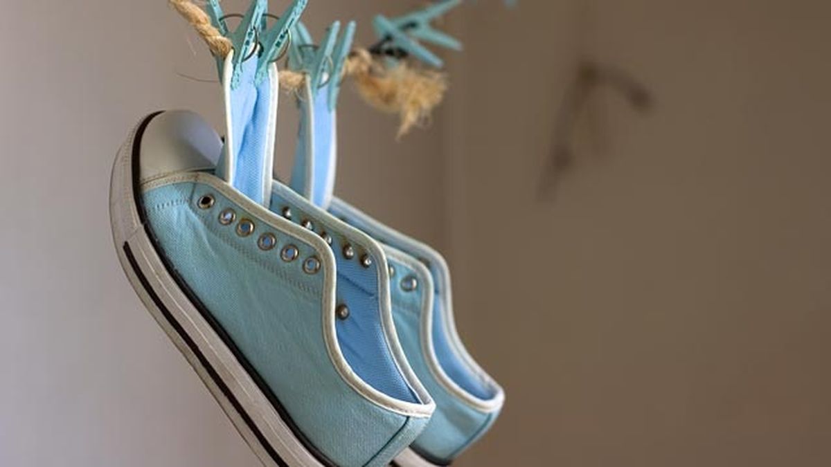 como limpiar secar las zapatillas playeras blancas