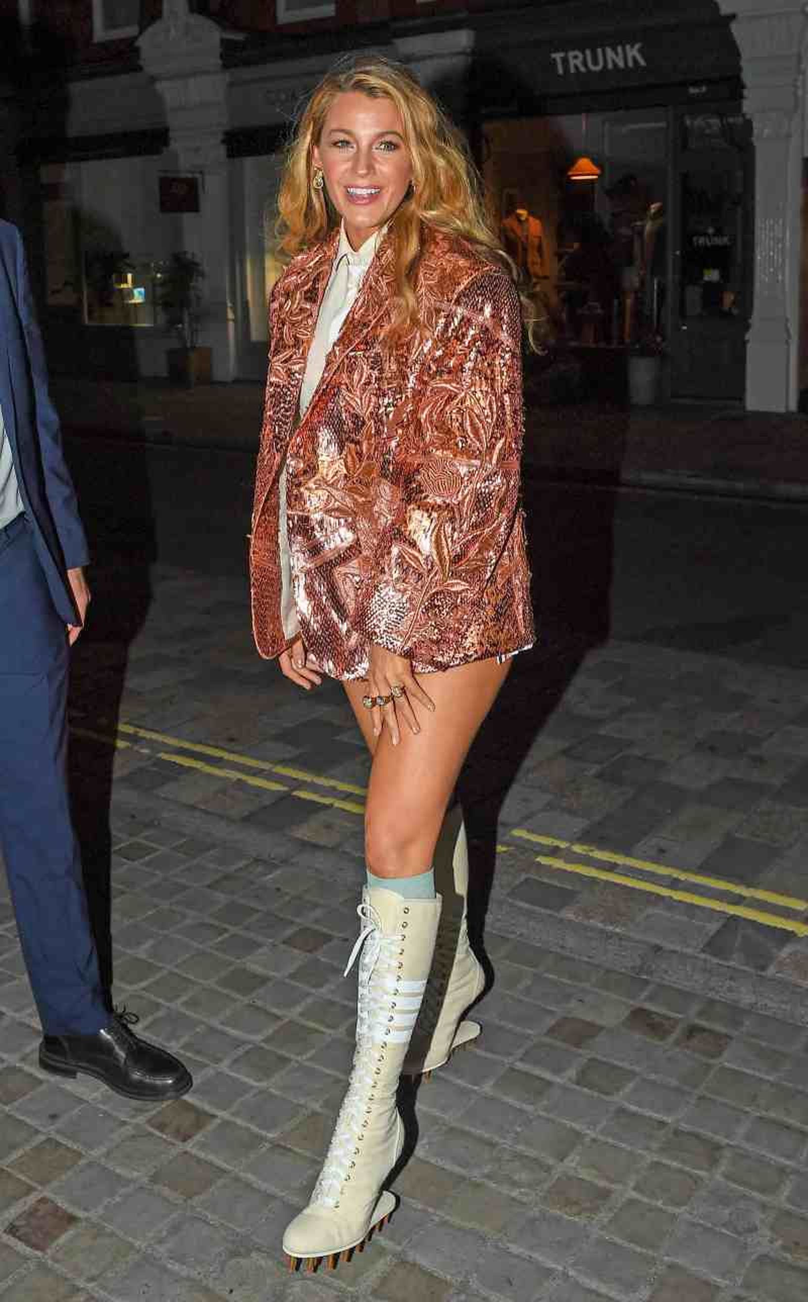 Blake Lively vestida de la colección Otoño / Invierno 2024 de Thom Browne Blake Lively vestida de la colección Otoño / Invierno 2024 de Thom Browne