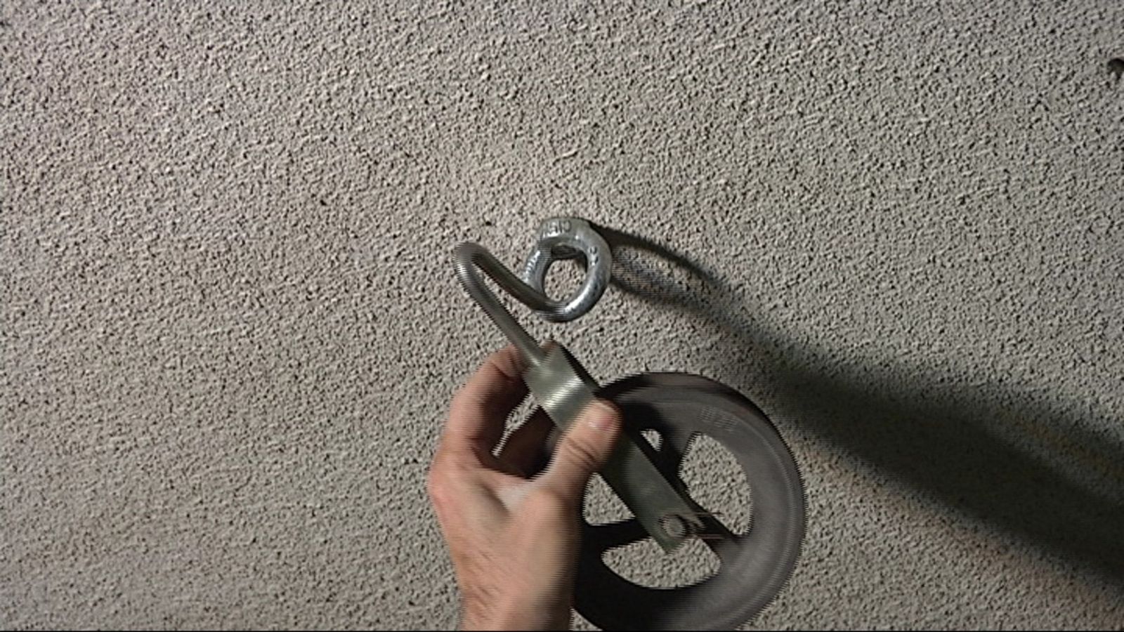 Fijar argolla en techo paso 9 Fijar argolla en techo paso 9