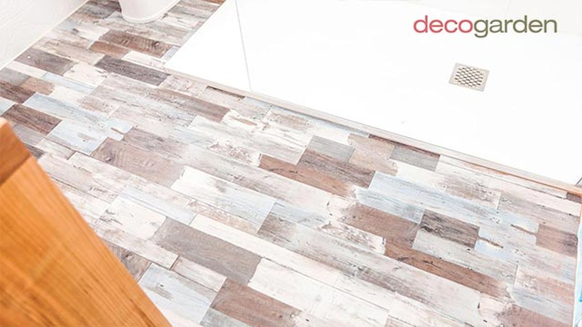 mejores suelos bano pvc madera