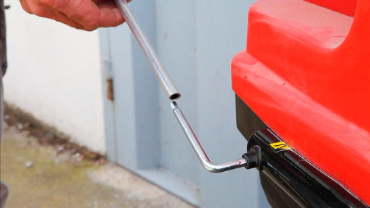 Aflojar tornillo paso 3