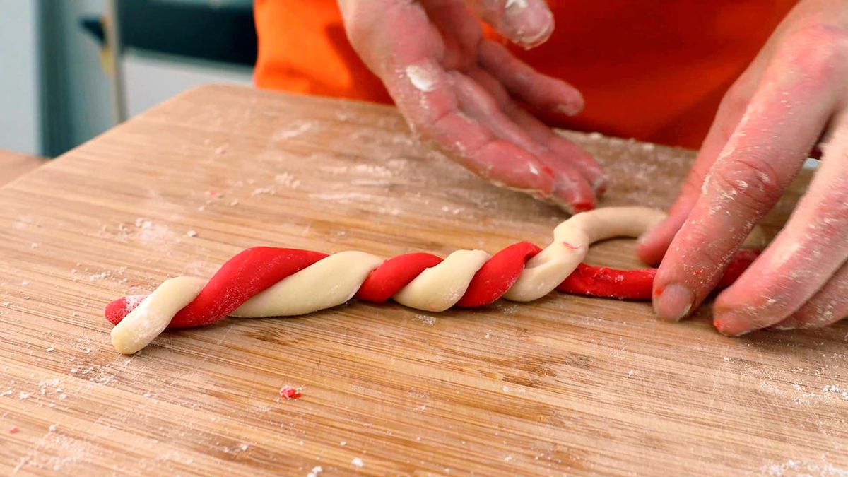 Receta de bastones de galleta para Navidad  paso 5
