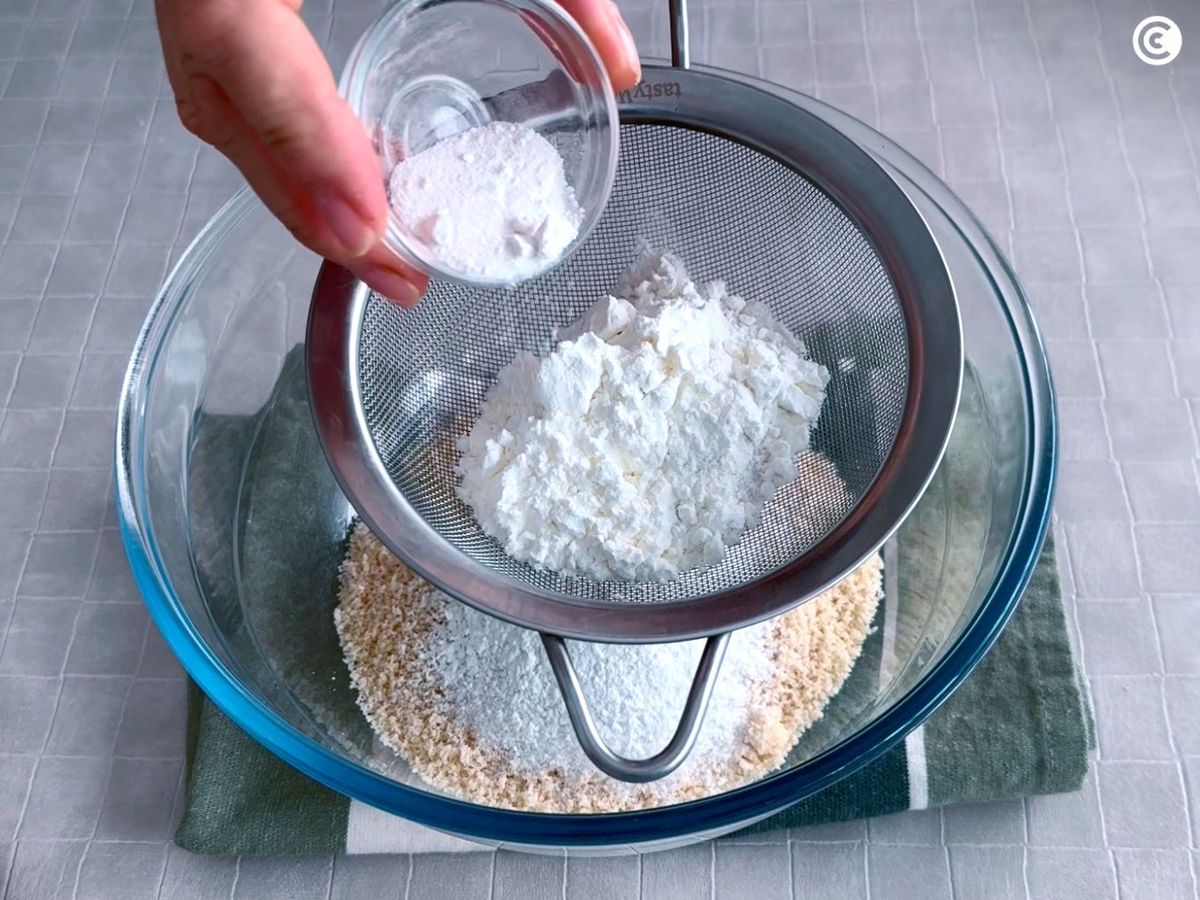 Mezcla los ingredientes secos de las tortitas sin gluten