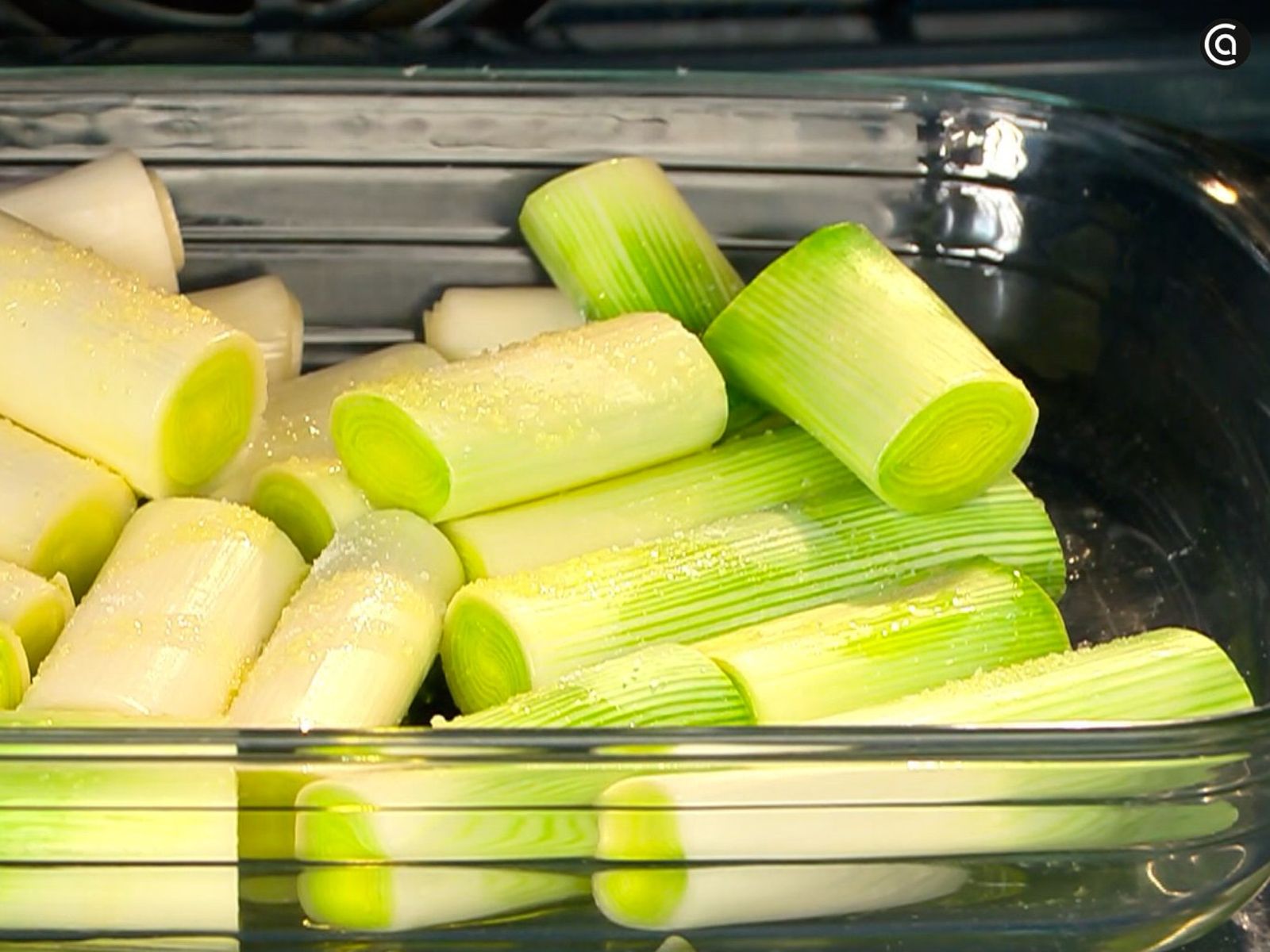 Corta los puerros y cocínalos en el horno Corta los puerros y cocínalos en el horno