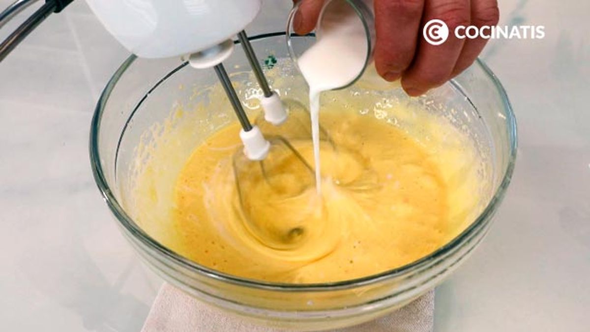 Receta de magdalenas de chocolate y avellanas  paso 1