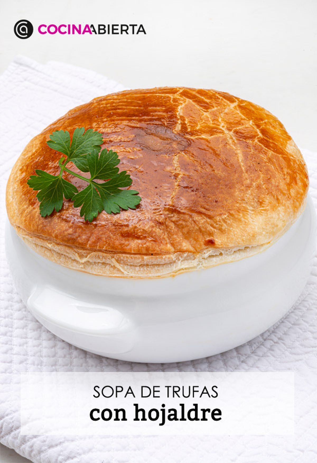 KARL66770321 sopa de trufas con hojaldre receta karlos arguinano presentacion