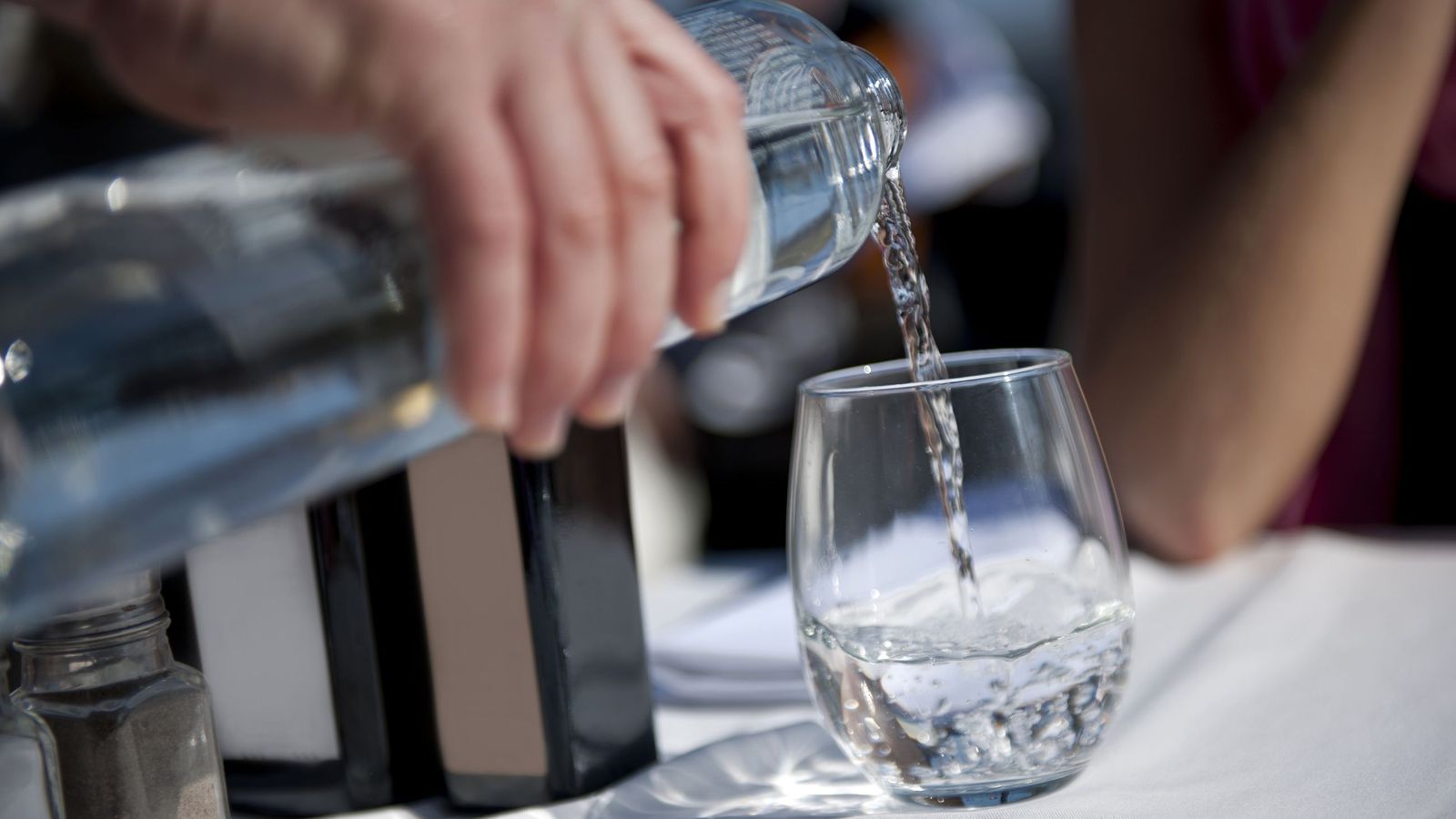 Como consumidor tienes derecho a pedir agua del grifo gratis
