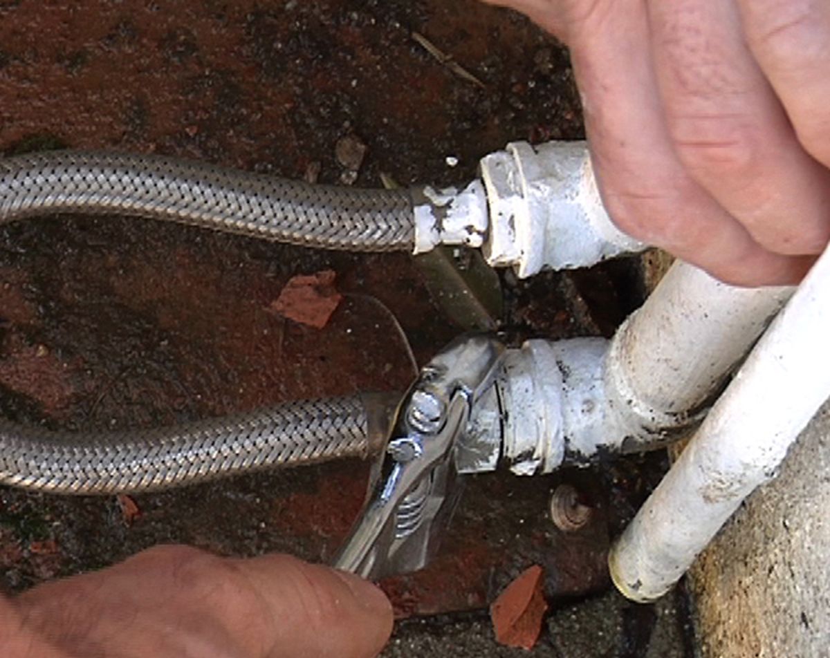 Instalar un grifo en el jardín paso 1