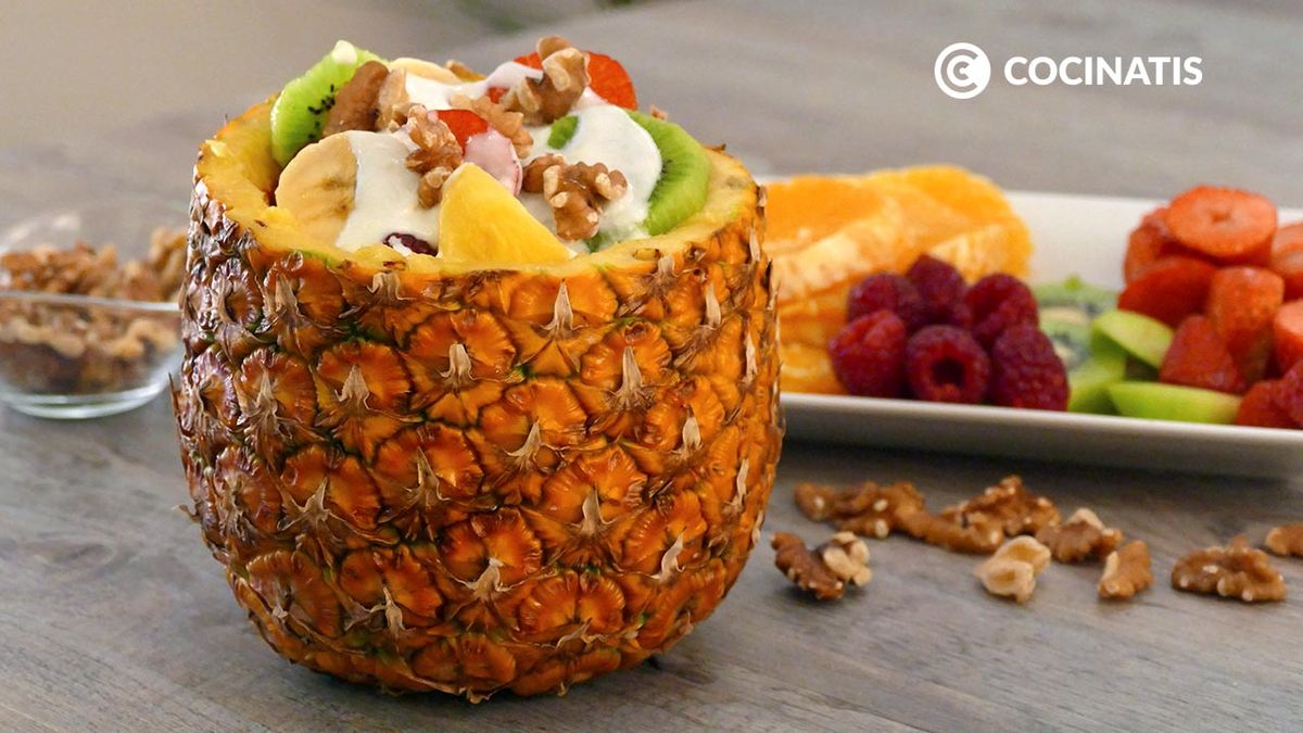 Macedonia de frutas con salsa de yogur y limón